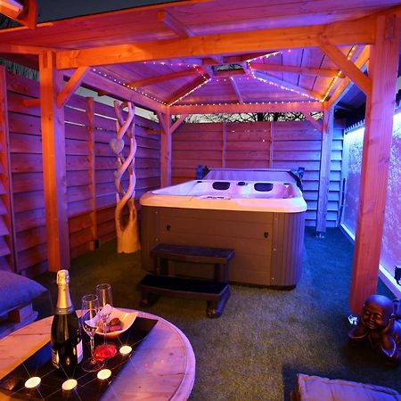 Lovina Chambre De Charme Avec Jaccuzi Velaux Eksteriør bilde