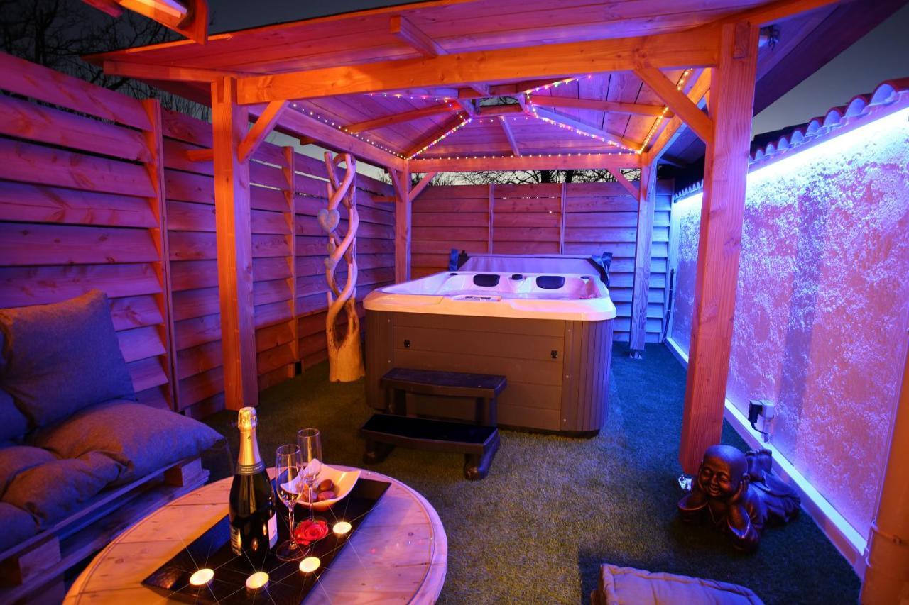 Lovina Chambre De Charme Avec Jaccuzi Velaux Eksteriør bilde