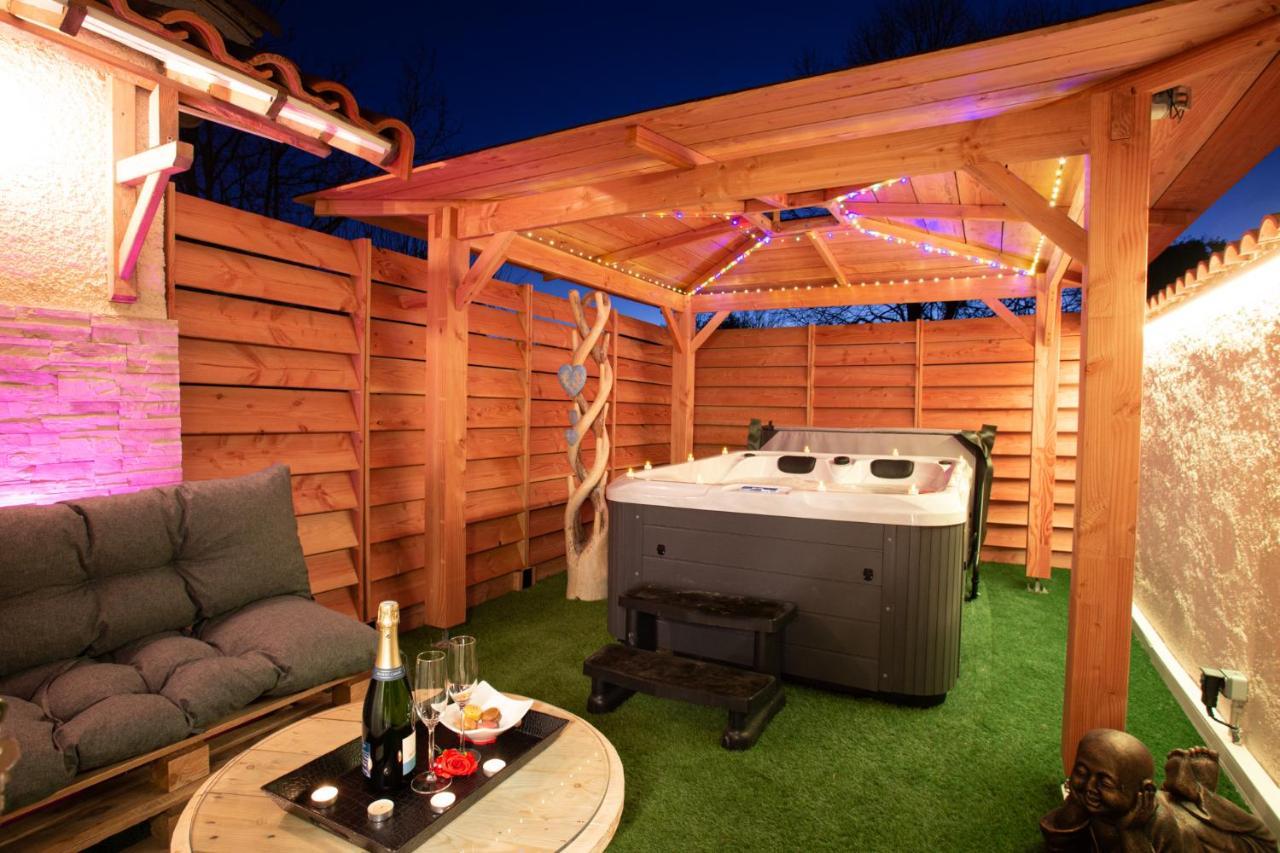 Lovina Chambre De Charme Avec Jaccuzi Velaux Eksteriør bilde