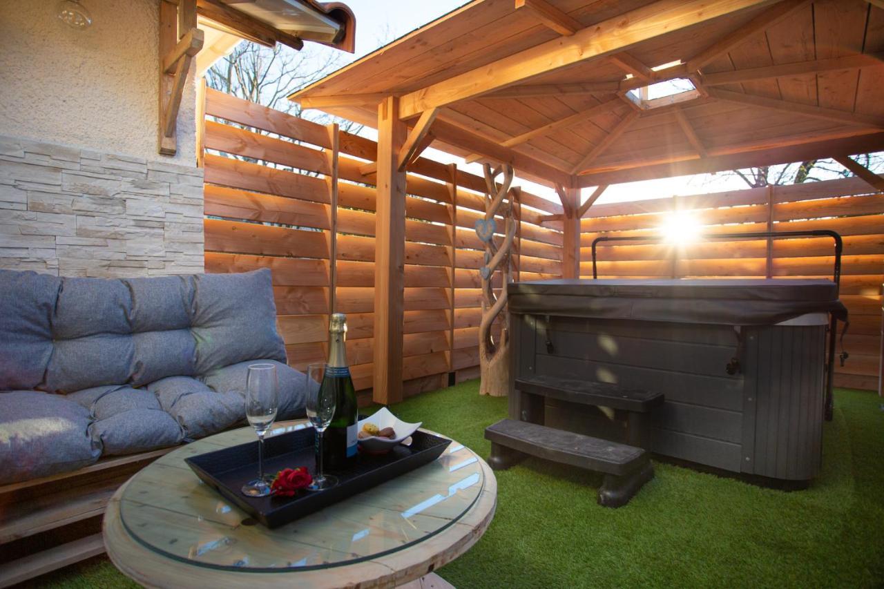 Lovina Chambre De Charme Avec Jaccuzi Velaux Eksteriør bilde
