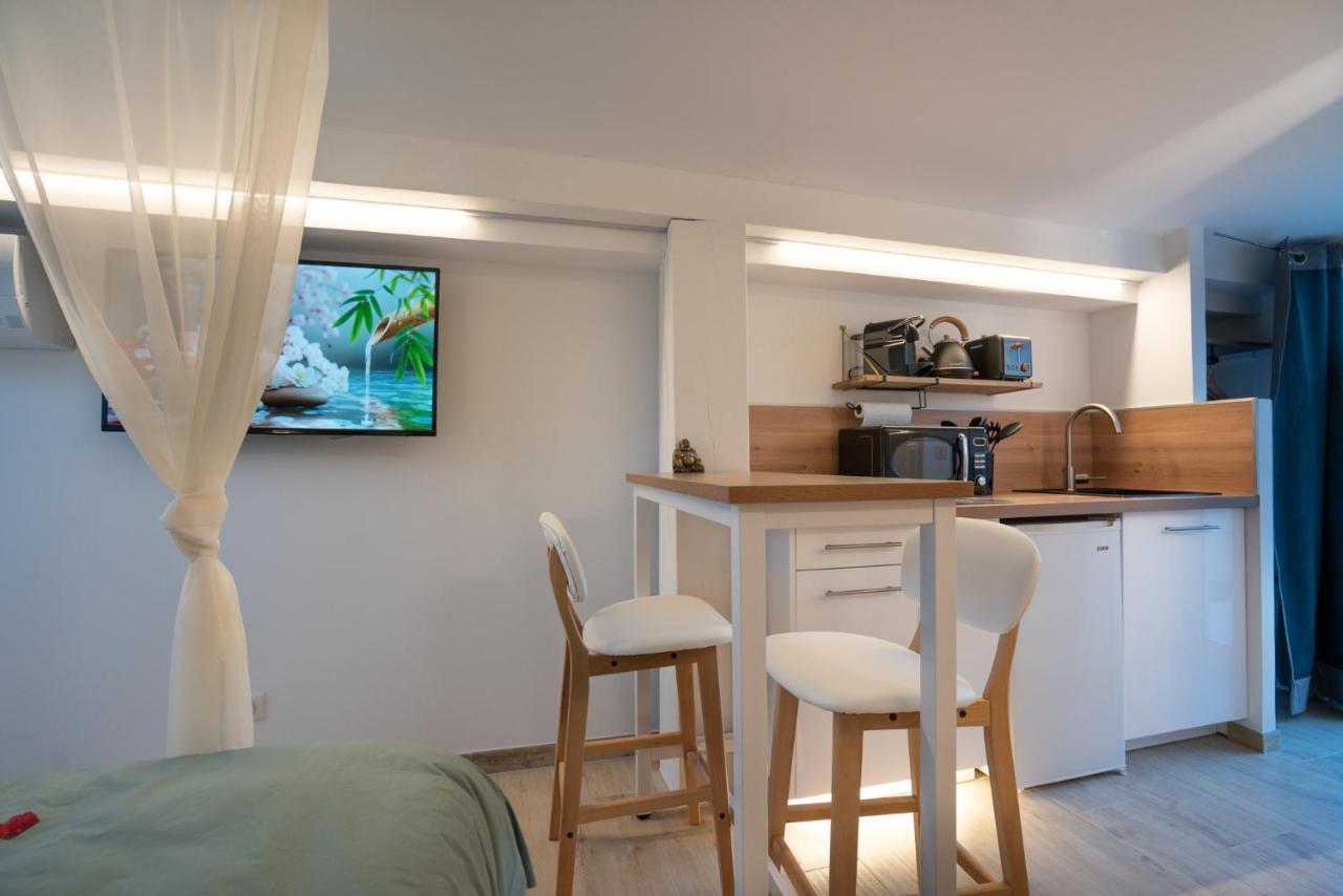 Lovina Chambre De Charme Avec Jaccuzi Velaux Eksteriør bilde