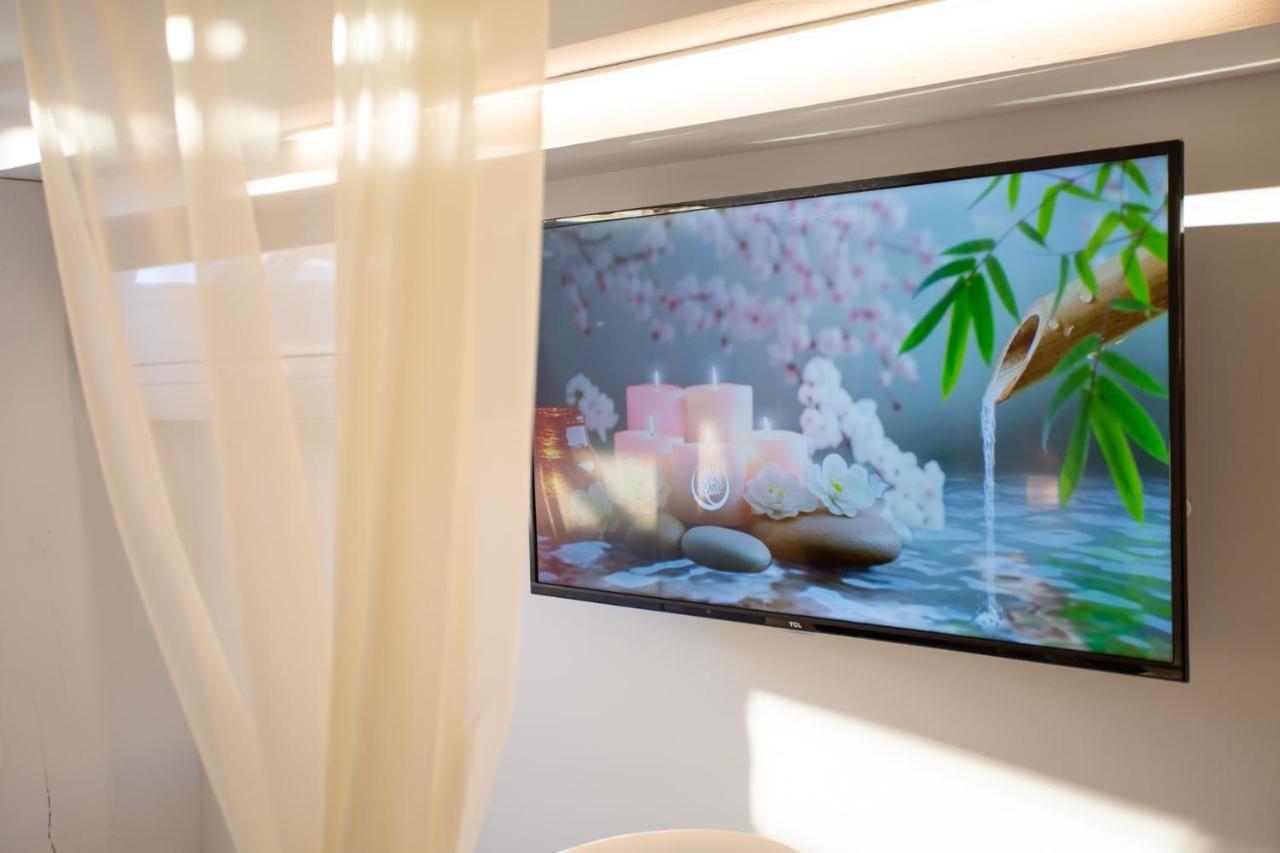 Lovina Chambre De Charme Avec Jaccuzi Velaux Eksteriør bilde